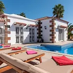 Villa Maya Beautiful 4 Bedroom Villa فيلة