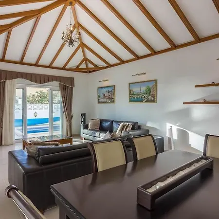 فيلة Villa Maya Beautiful 4 Bedroom Villa