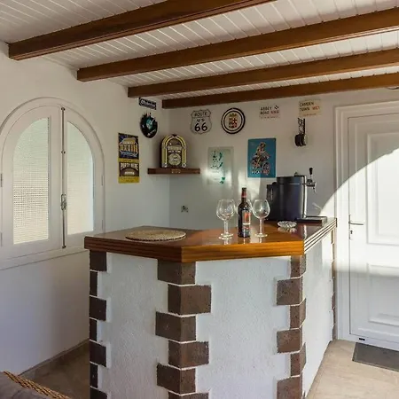 Maya. Attractive Modern 4 Bedroom Вилла