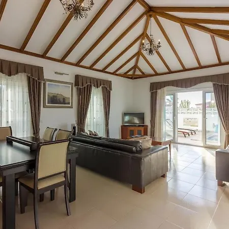 Maya. Attractive Modern 4 Bedroom * Кальяо-Сальвахе