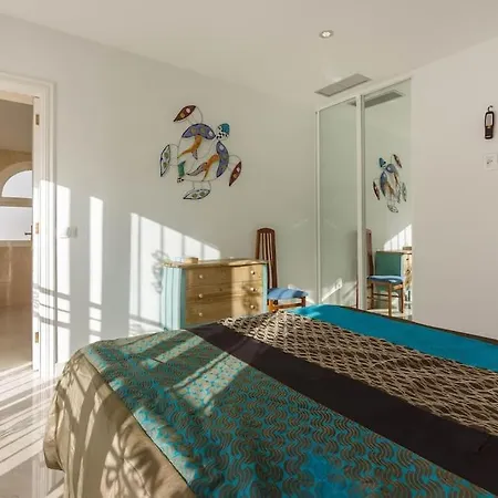 Maya. Attractive Modern 4 Bedroom Вилла