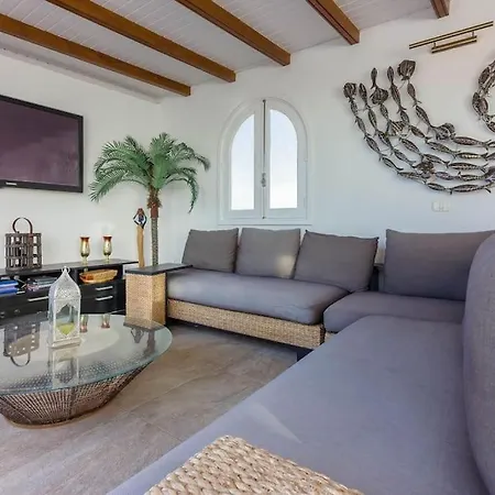 Maya. Attractive Modern 4 Bedroom Вилла *